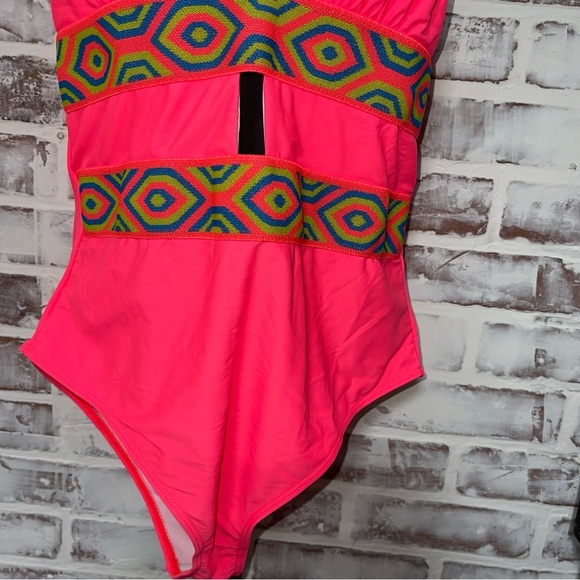 Vibrant Pink Halter Swimsuit with Geometric Belt xl - Picture 3 of 6